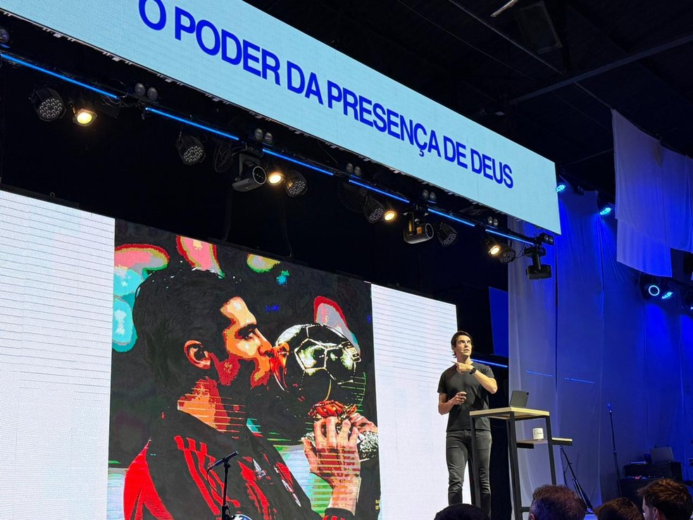 Culto de Kaká em igreja no interior de São Paulo — Foto: Emilio Botta
