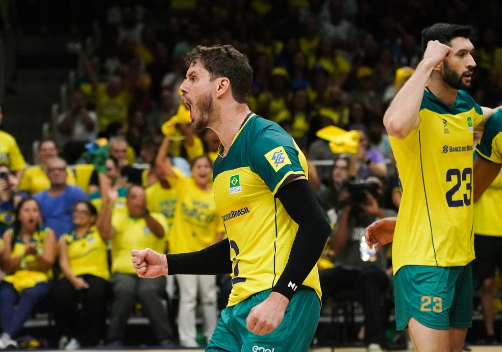 Bruninho celebra ponto contra a Argentina no Maracanãzinho — Foto: Maurício Val/FV Imagens/CBV