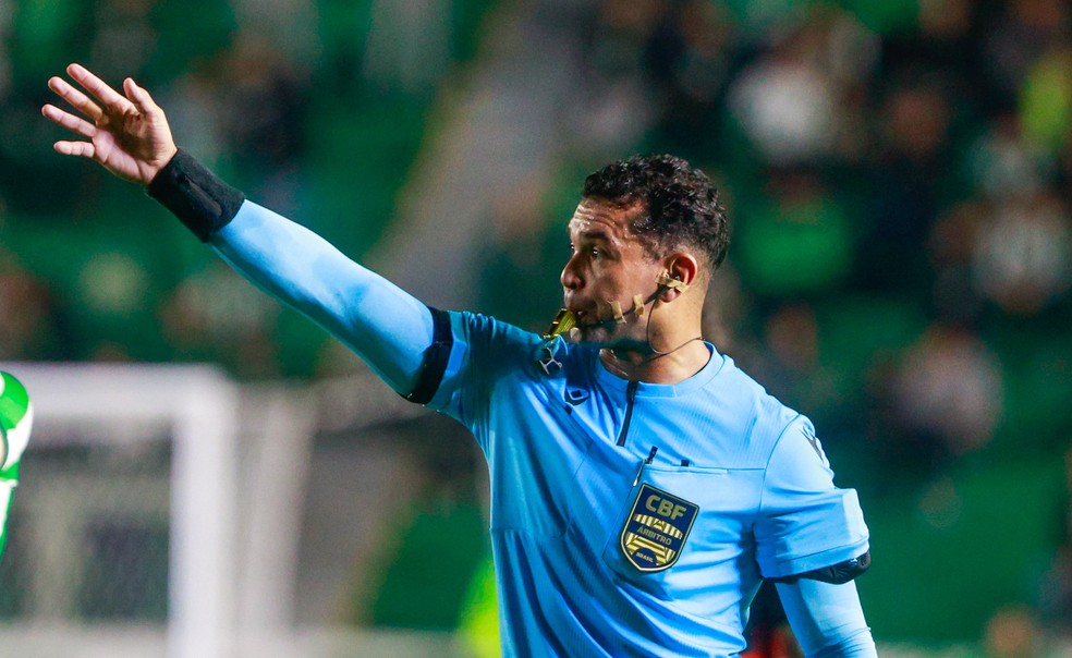 Árbitro Jefferson Ferreira de Moraes no comando de Cruzeiro x Sport