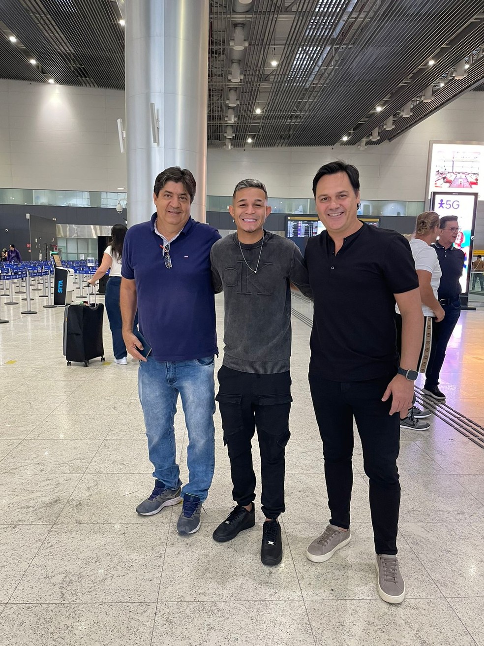 Adson, do Corinthians, viaja para a França para acertar com o Nantes — Foto: Arquivo Pessoal