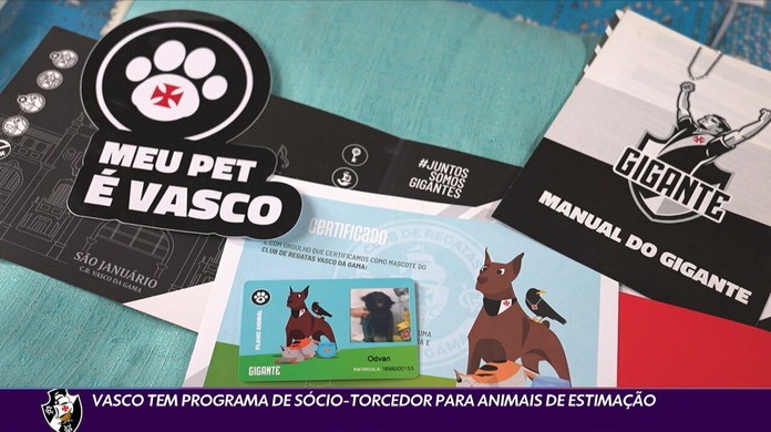 Logotipo do jogo do mascote do gato preto rei