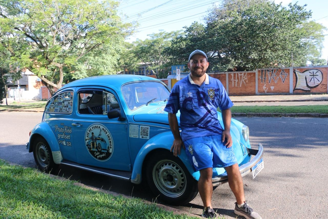 Conheça o torcedor que vai de fusca do Brasil aos Estados Unidos