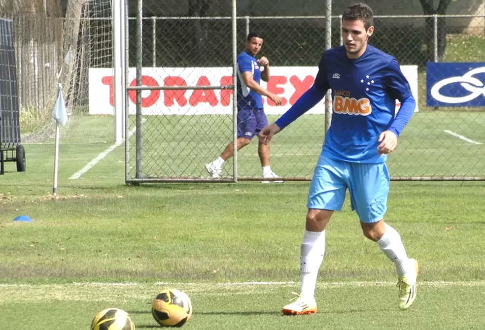 Léo Bonatini ficou vinculado ao Cruzeiro até 2015 — Foto: Tarcisio Badaro/ge