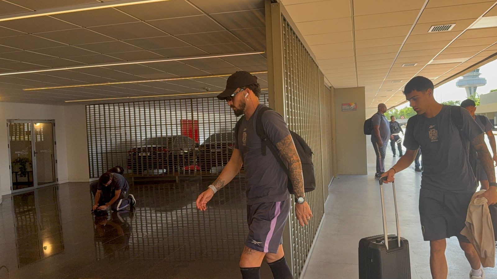 Com Alex Telles de volta, Botafogo embarca para enfrentar o Racing na Sul-Americana | Ge