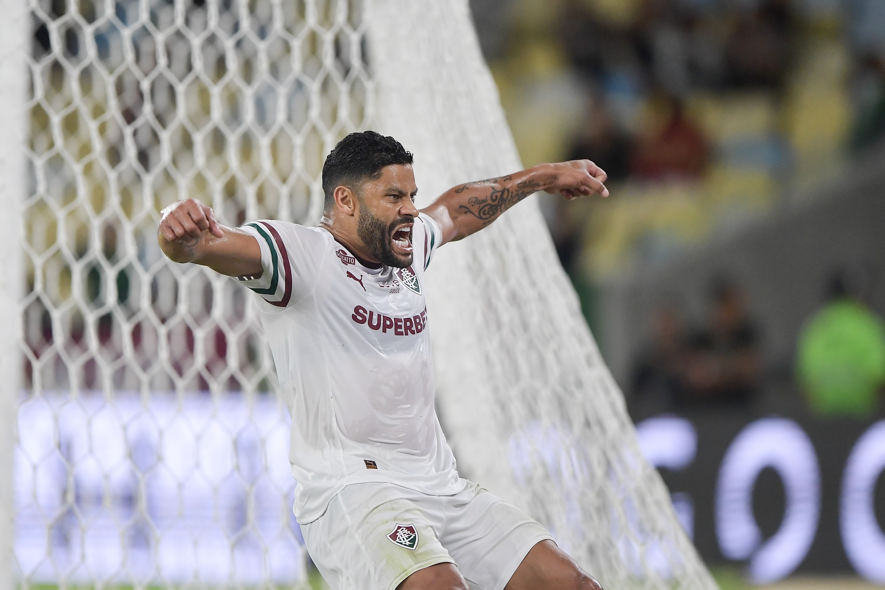 Hulk ganha chance de se firmar no ataque do Fluminense contra o Grêmio com a suspensão de John Kennedy