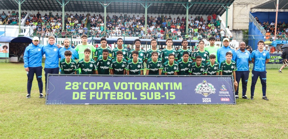 Time do Palmeiras perfilado antes da final da Copinha de Votorantim 2024 — Foto: Matheus Garcia/Prefeitura de Votorantim