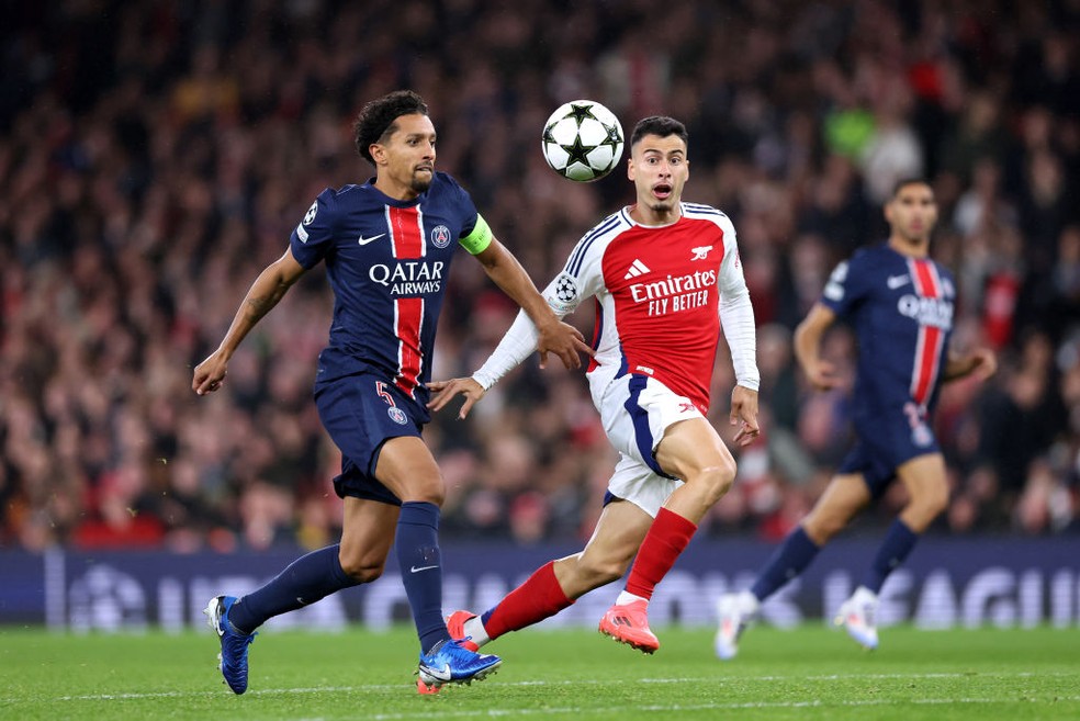 Marquinhos e Gabriel Martinelli em Arsenal x PSG na Fase de Liga da Champions League — Foto: Julian Finney/Getty Images