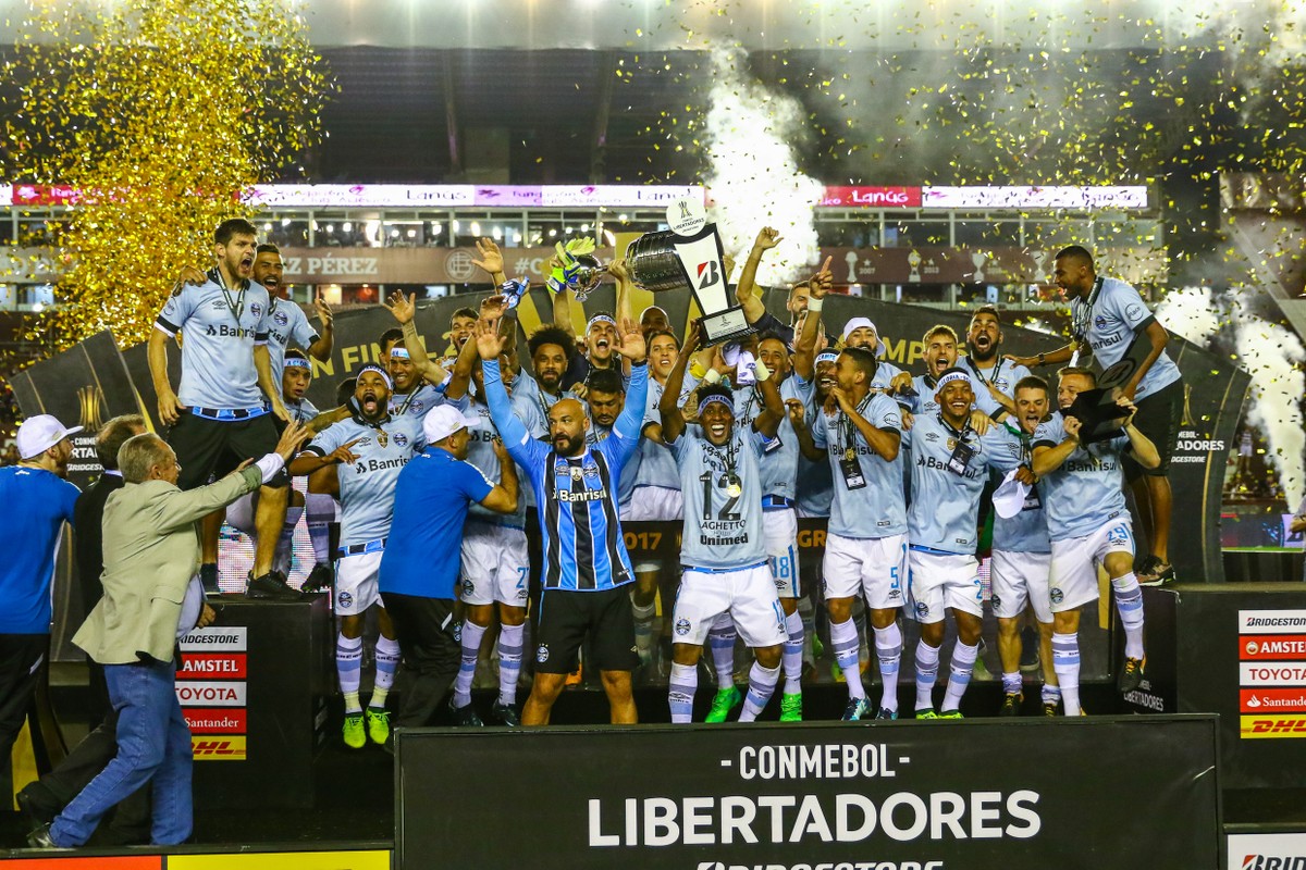 CONMEBOL Libertadores - 🏆😍 Parabéns ao maior vencedor da história da # Libertadores! 🎂🥳 Feliz aniversário ao Club Atlético Independiente, sete  vezes campeão da América, que inicia 2021 em festa: 1️⃣1️⃣6️⃣ anos de  fundação. #GloriaEterna