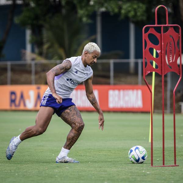 Cruzeiro x América-MG: Matheus Pereira segue trabalho à parte e tem retorno ainda sob dúvida