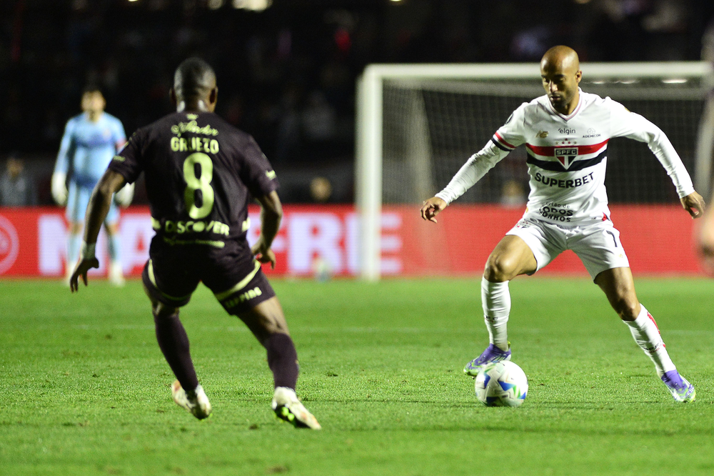 Lucas em dúvida? São Paulo avalia situação física do camisa 7