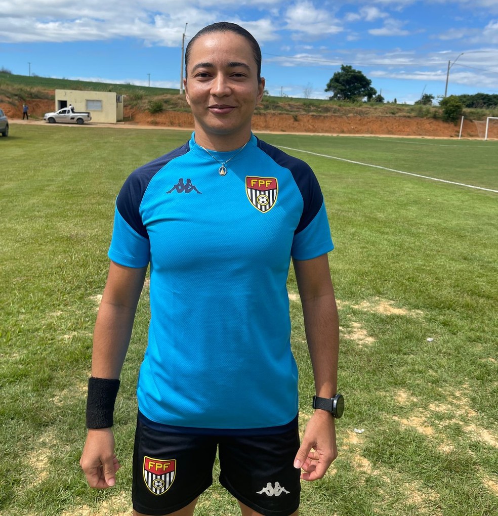 Edina Alves, árbitra Fifa, durante preparação para o Campeonato Paulista — Foto: Gustavo Pazzotto