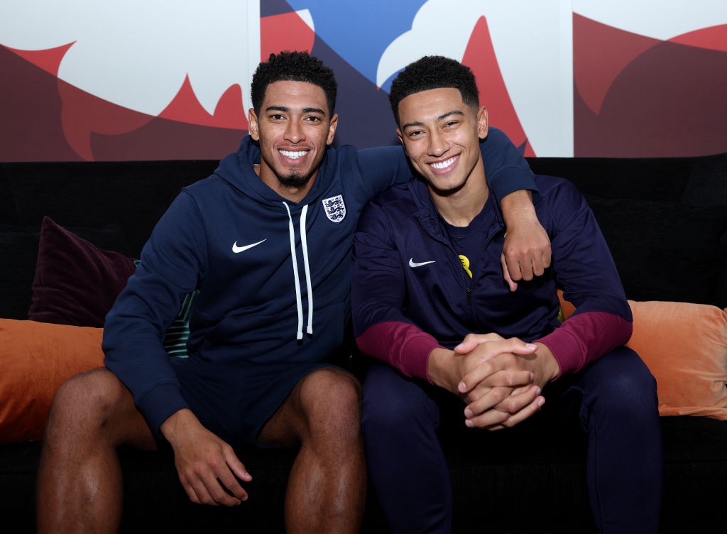 Web se surpreende com irmão mais novo de Belingham, que também é jogador de futebol: "Tem dois?!"
