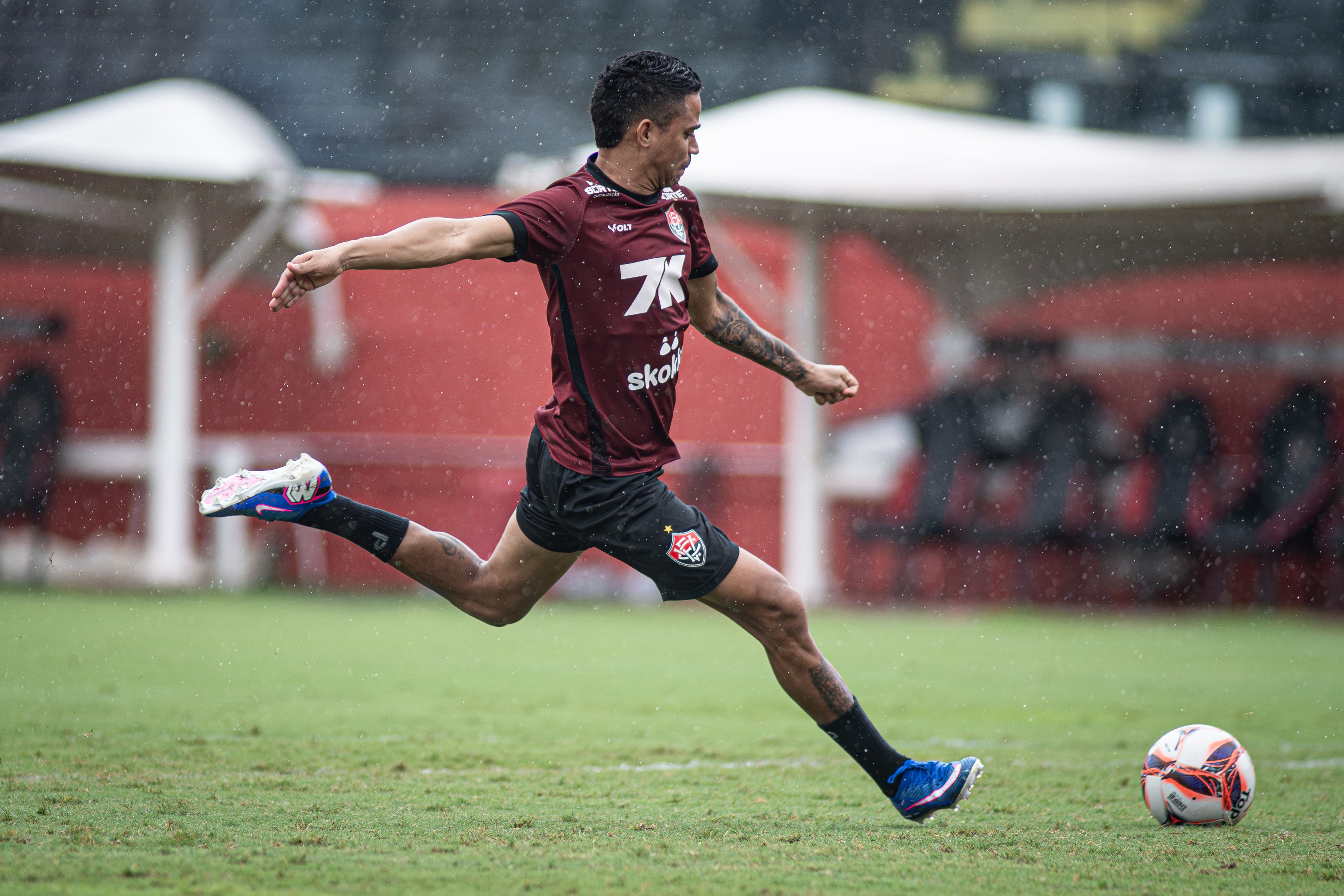 Vitória e Bahia: Foco no estadual enquanto 2026 não chega
