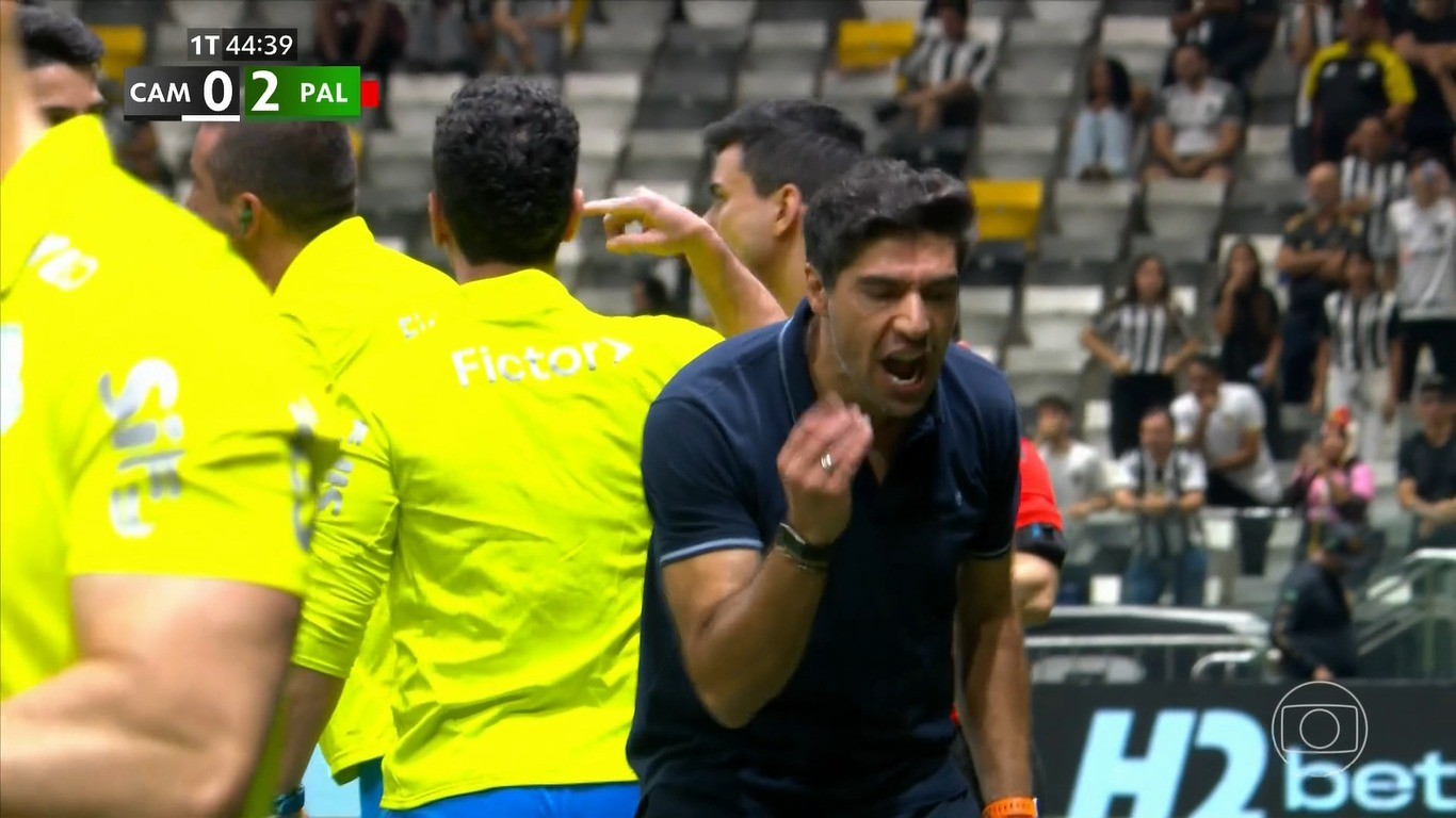 Abel Ferreira dispara contra a expulsão de Piquerez: 