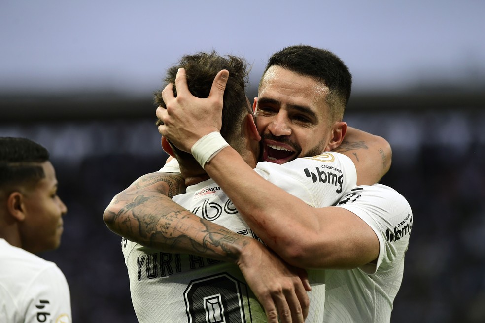 Corinthians de Renato Augusto e Yuri Alberto se reencontra vai se virando sem Róger Guedes — Foto: Marcos Ribolli