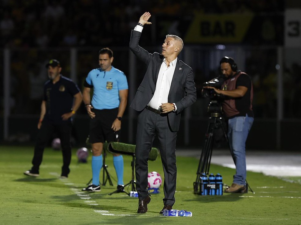 Hernán Crespo em Mirassol x São Paulo, pelo Brasileirão 2025.