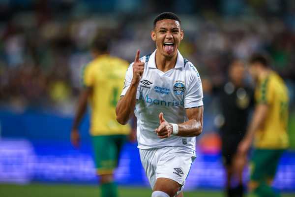 Grêmio acerta transferência de Gustavo Nunes para clube inglês; confira os valores.