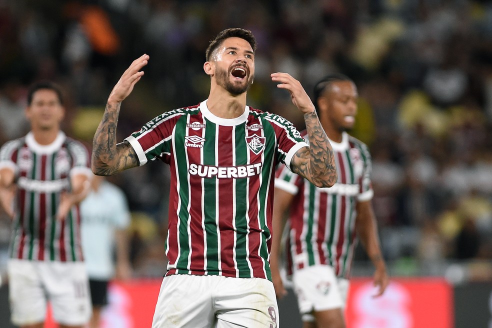 Everaldo lamenta chance perdida em Fluminense x Grêmio — Foto: Alexandre Durão