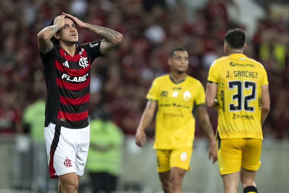 Pedro lamenta chance desperdiada pelo Flamengo contra o Deportivo Tchira  Foto: Jorge Rodrigues/AGIF
