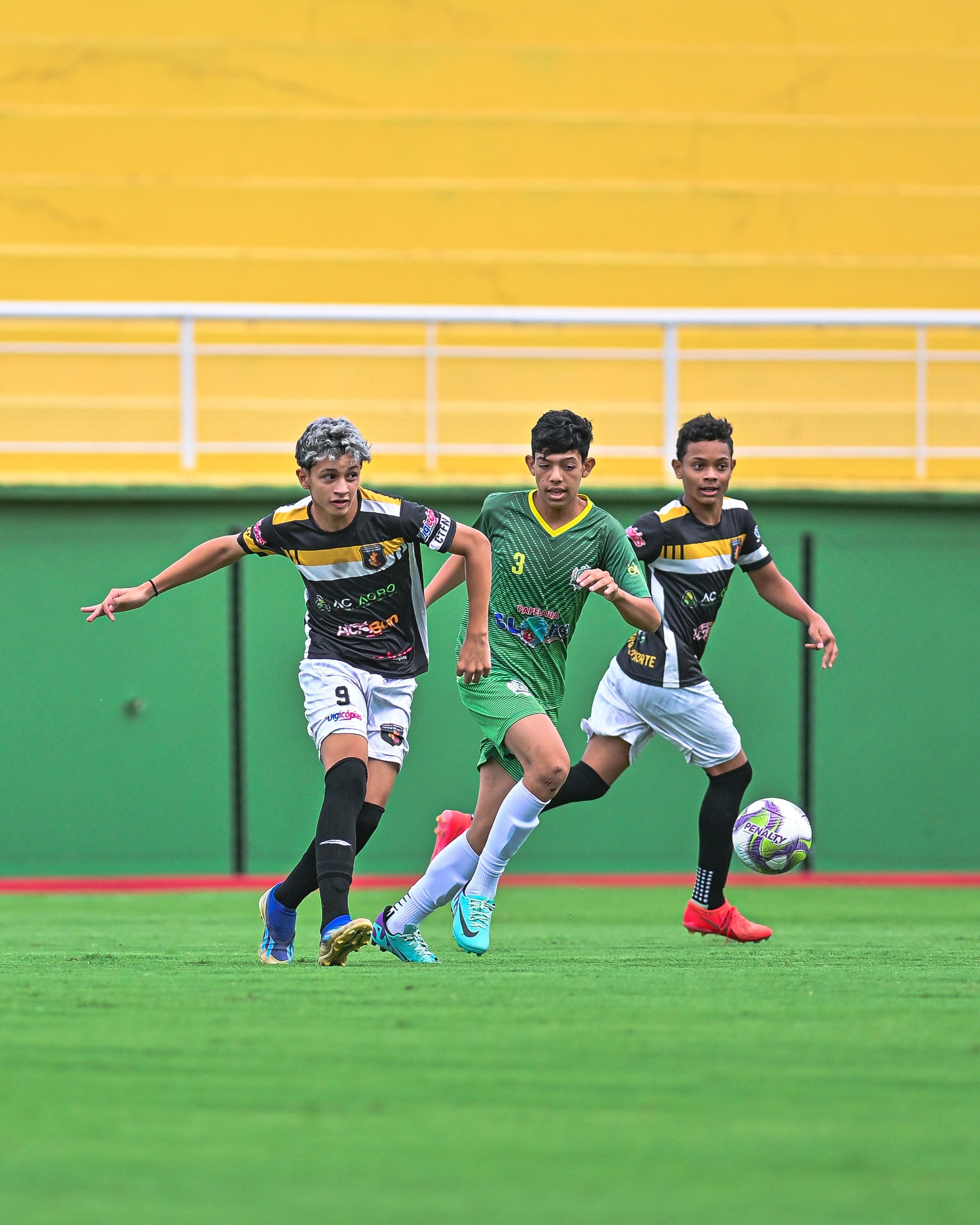 Furacão do Norte e Escola COPMBM goleiam e avançam às quartas de final ...