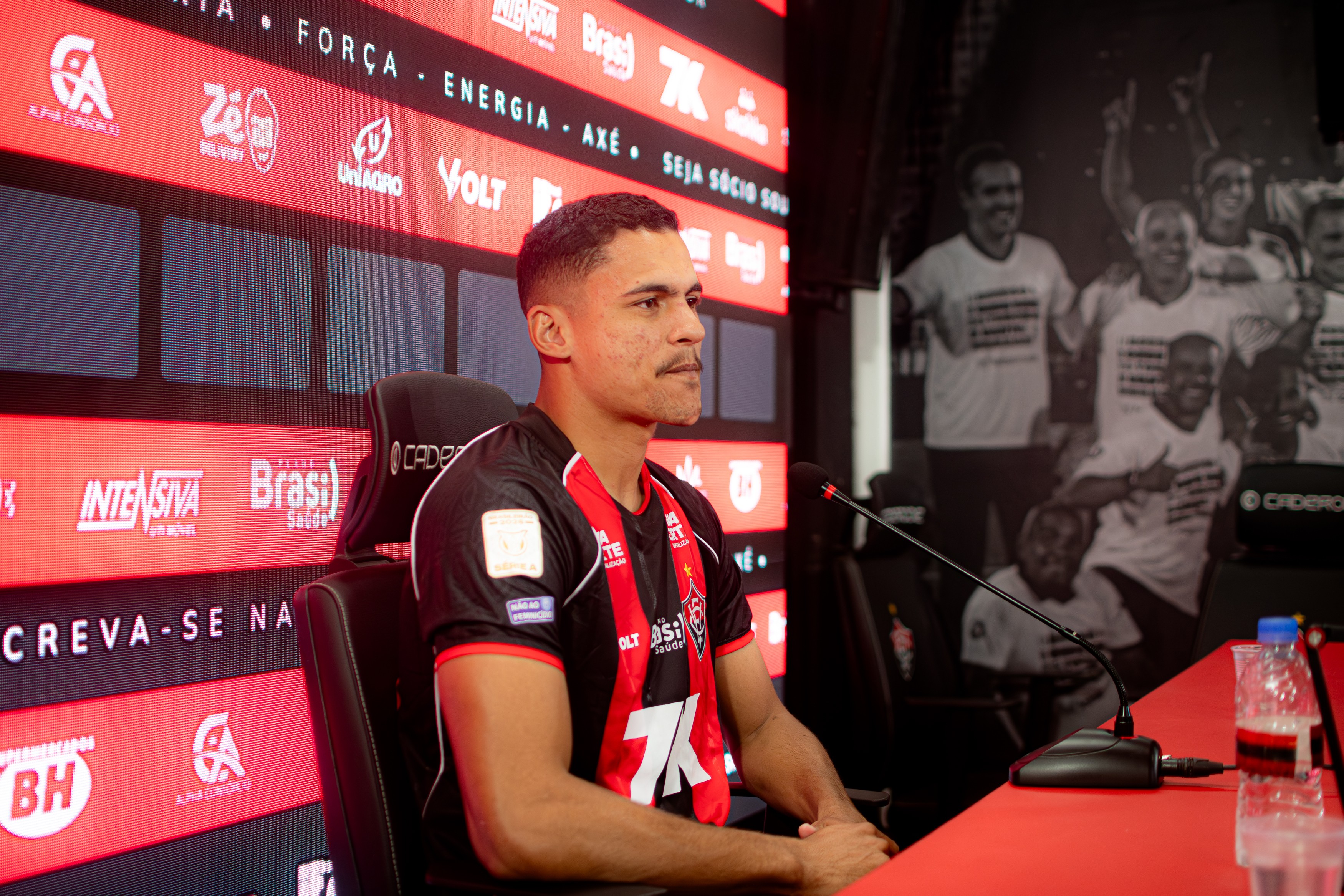 Alex Bruno cita características em apresentação pelo Vitória: "Centroavante de área"
