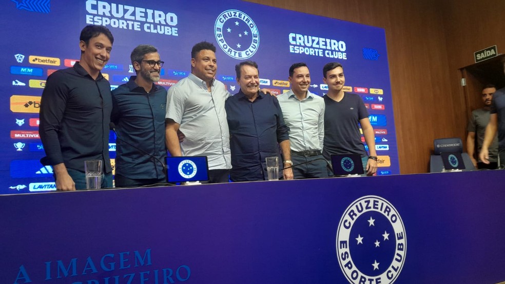 Ronaldo, Gabriel Lima e Pedro Lourenço com os filhos do empresário — Foto: Gabriel Duarte