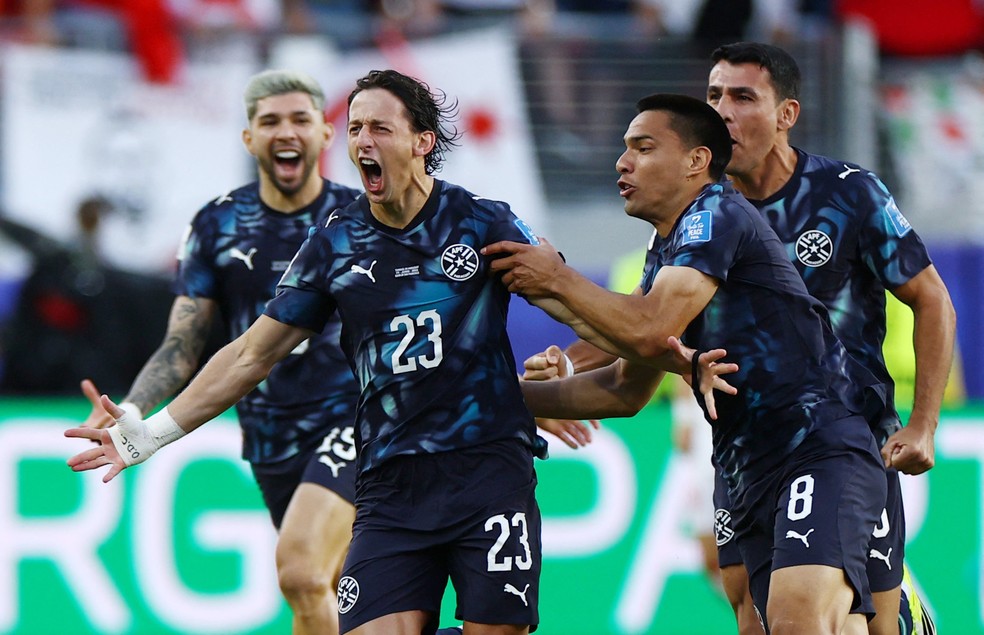 Matías Galarza comemorando gol pelo Paraguai