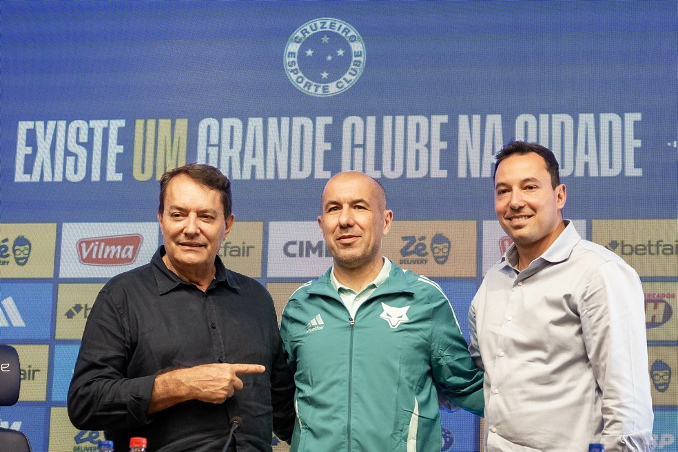 Pedro Louren&ccedil;o, Leonardo Jardim e Pedro J&uacute;nio, Cruzeiro &mdash; Foto: Fernando Moreno/AGIF
