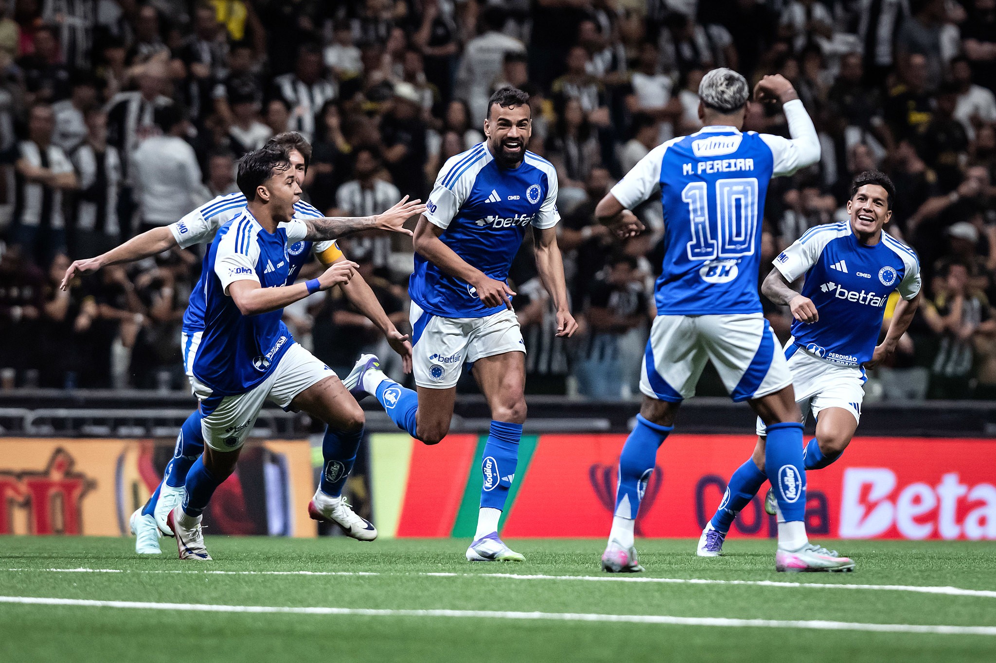 Cruzeiro amplia hegemonia na Arena MRV e abre vantagem