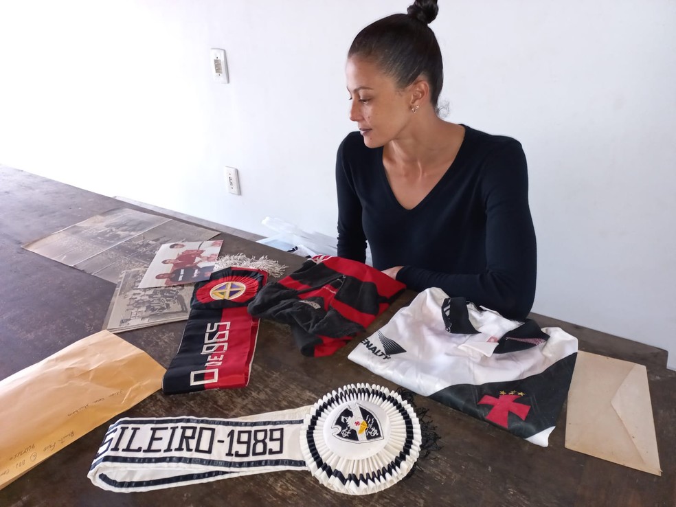 Rosane guarda as lembran&ccedil;as do pai e ainda est&aacute; em busca de outras recorda&ccedil;&otilde;es da vitoriosa carreira &mdash; Foto: Raphael Zarko