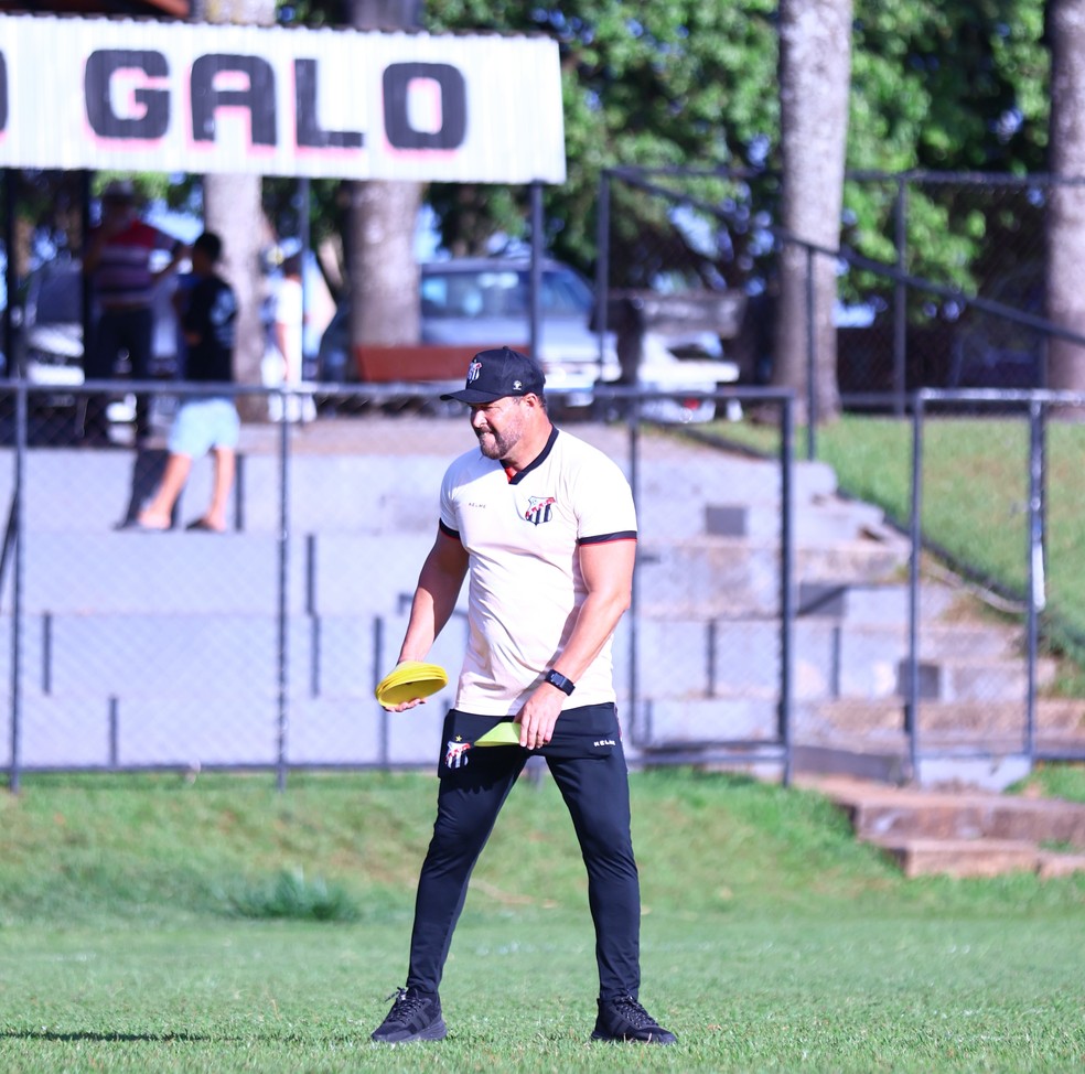 Roberto Fernandes técnico do Anápolis