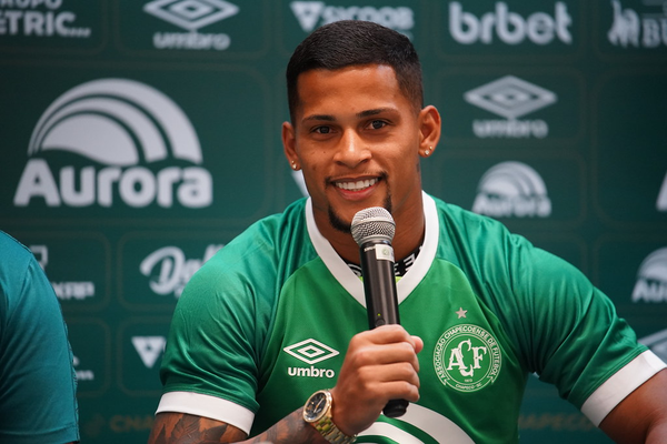 TRICOLOR NA ESPERA? Entenda o que falta para o São Paulo anunciar e registrar o lateral Maílton