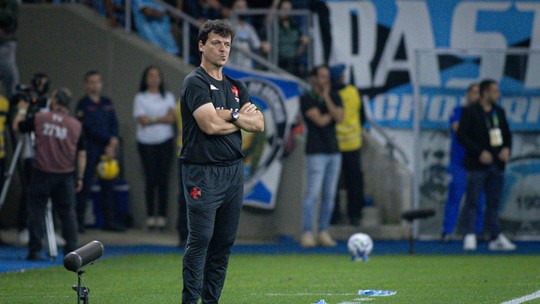 Diniz vê erros técnicos e perda de duelos do Vasco em quarta derrota seguida: "A gente jogou errado e mal"   - Foto: (Maxi Franzoi/AGIF)