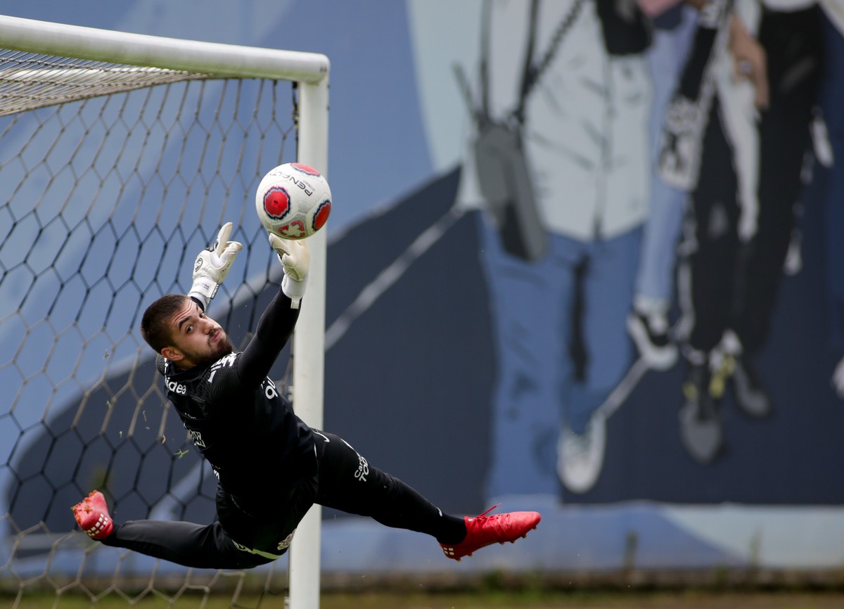 Ex-goleiro do Corinthians retorna ao Brasil para disputar Série A2 em SP