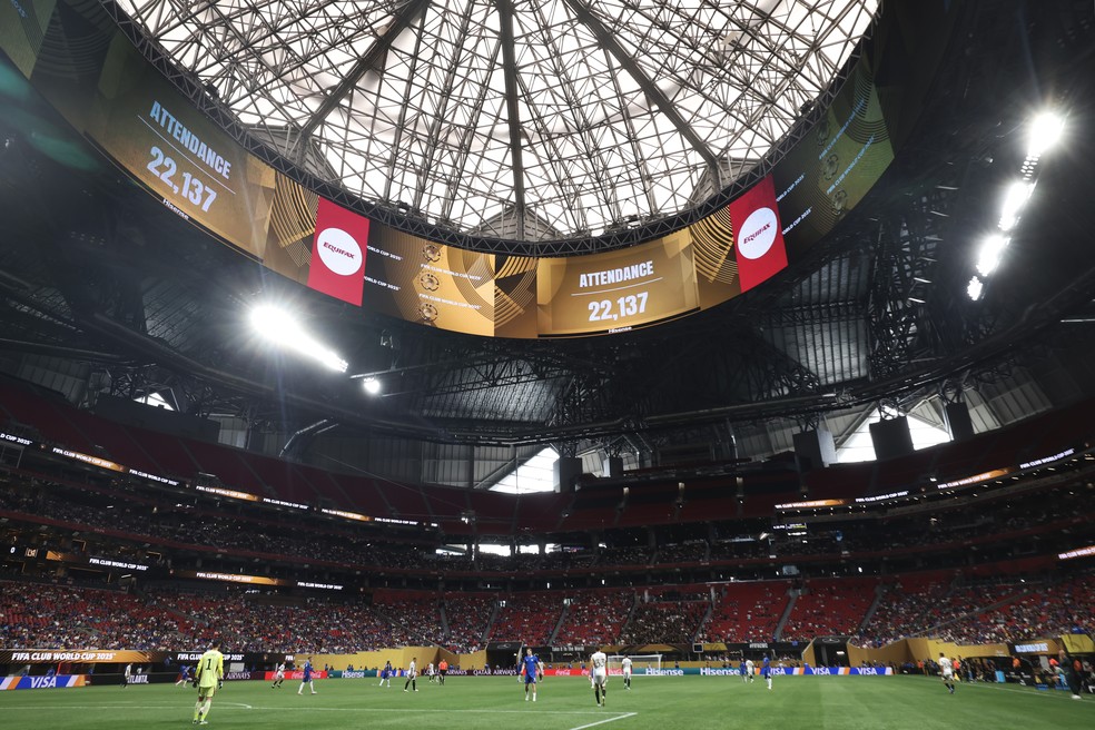 Mercedes-Benz Stadium — Estádios com cobertura