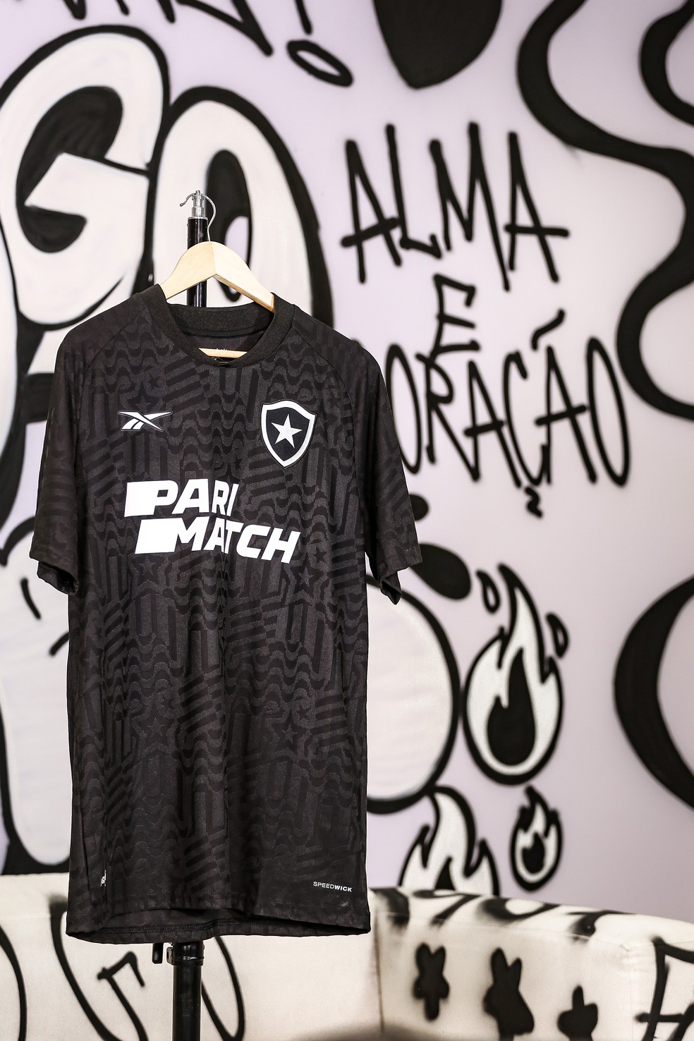 Botafogo apresenta novo segundo uniforme para a temporada 2023/24; veja camisa  Foto: Reproduo Botafogo