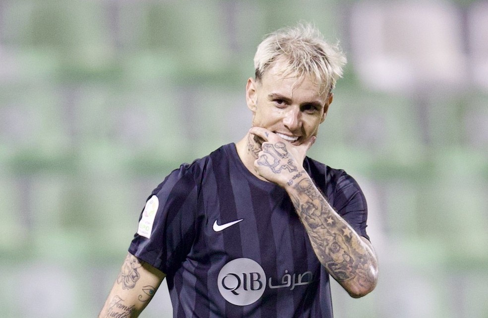 Róger Guedes em ação pelo Al-Rayyan no Catar — Foto: Divulgação/Al-Rayyan