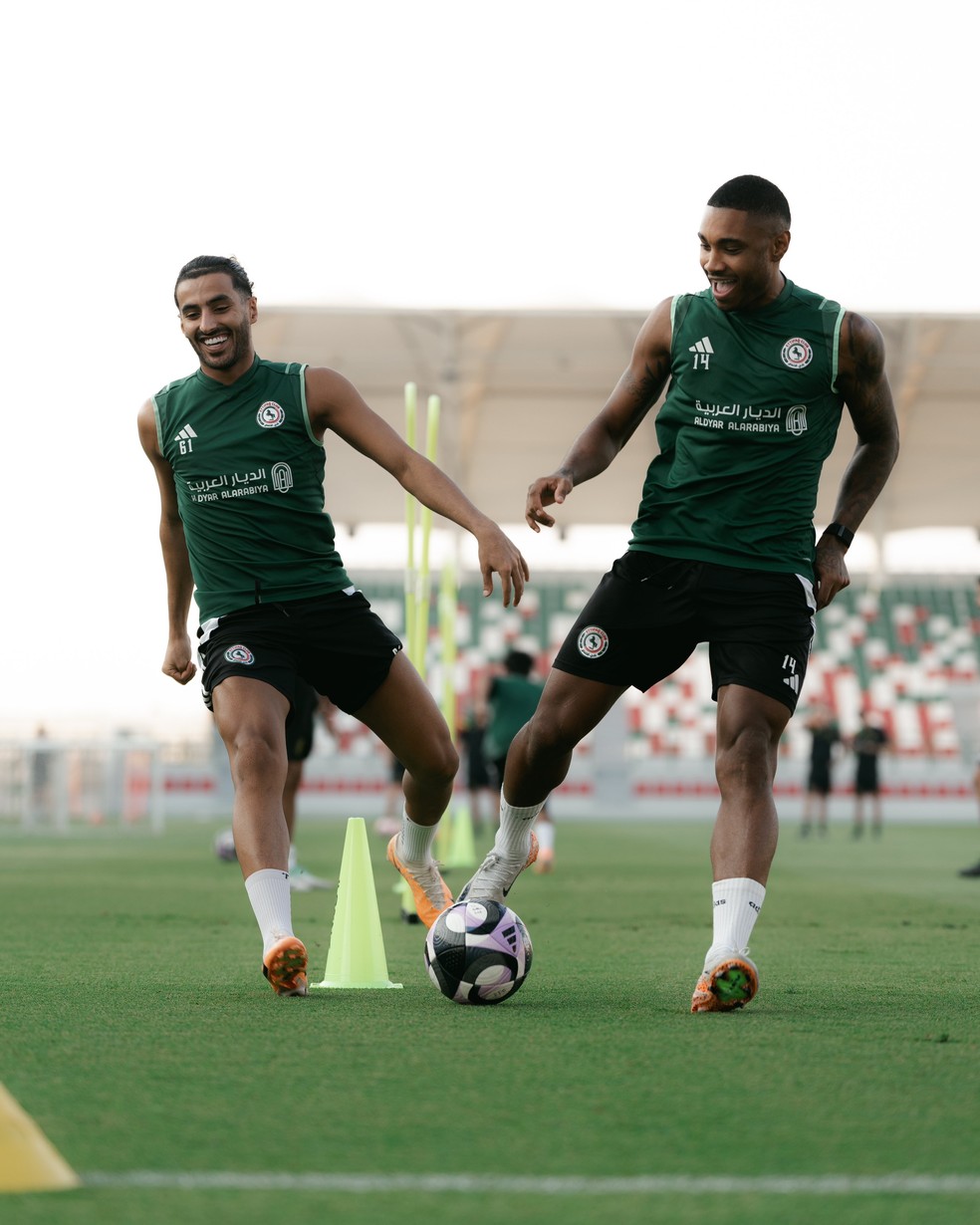 Vitinho em treino com o Al-Ettifaq