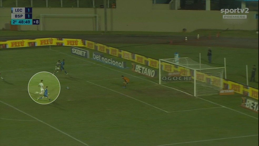 Zagueiro do Botafogo-SP, Márcio Silva, atinge a marca de 37 km/h durante partida da Série B — Foto: Reprodução/SporTV