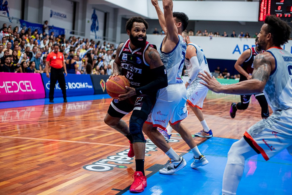 Franca reagiu e por pouco não venceu a partida na noite desta sexta-feira — Foto: Gabriella Tayane/Basquete Unifacisa