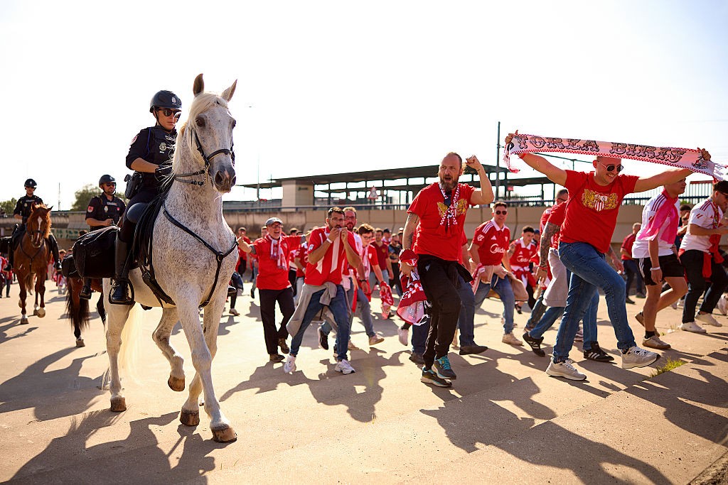 Sevilla reembolsa torcida após 'show de horrores' contra o Betis