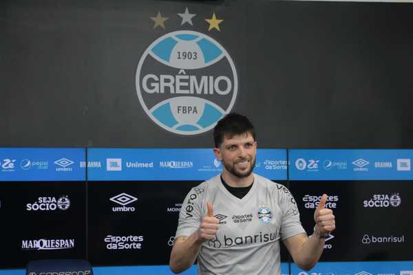 Tiago volpi é apresentado no Grêmio e comenta rejeição da torcida: reverter em campo