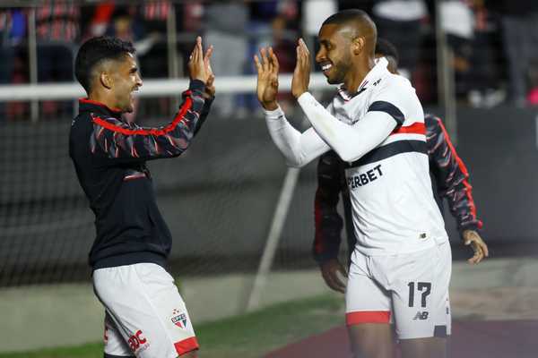 André Silva entra e garante vitória rápida do São Paulo com gol decisivo