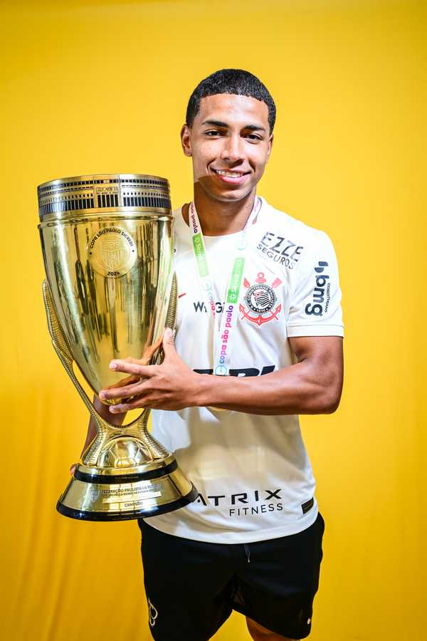 Corinthians Negocia Transferência de Lateral Campeão da Copinha para o Porto