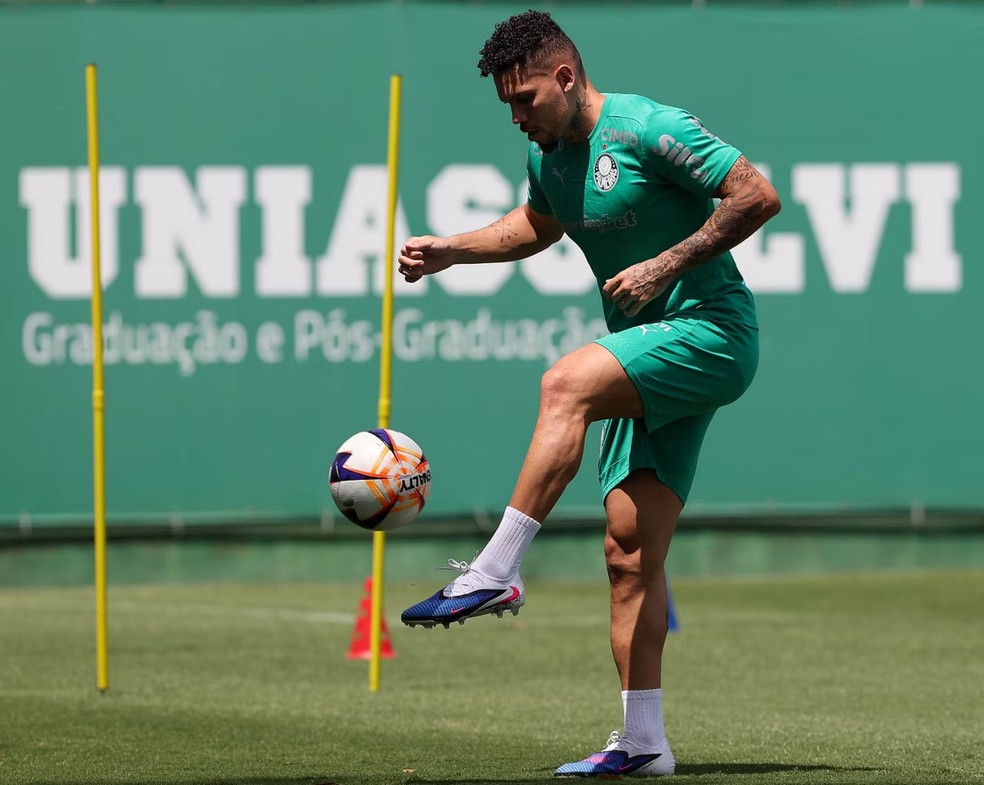 Paulinho durante treino do Palmeiras na Academia de Futebol — Foto: Cesar Greco