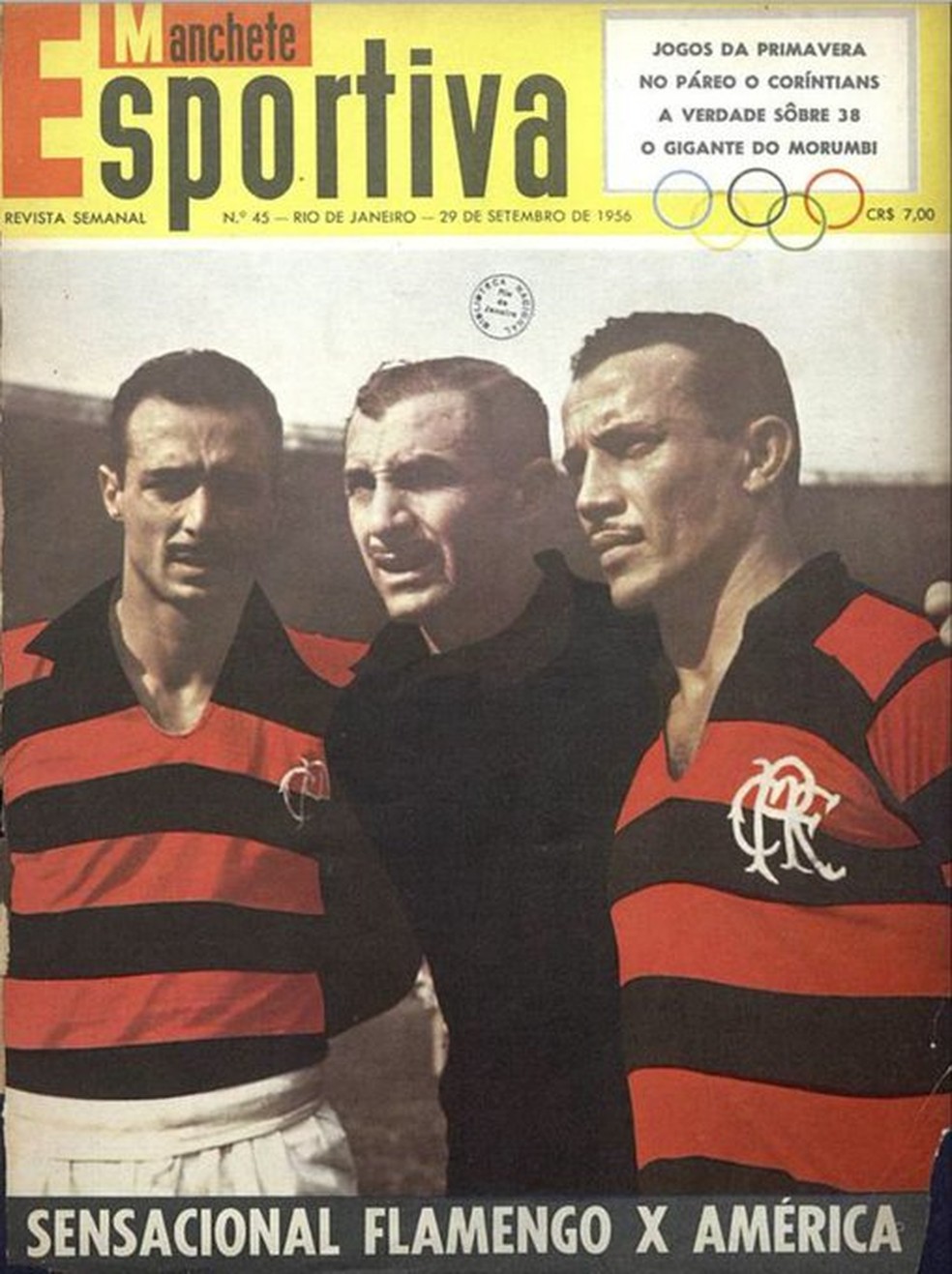 Pavão, Chamorro e Tomires após o tri do Flamengo em 1955 — Foto: Reprodução/Manchete Esportiva