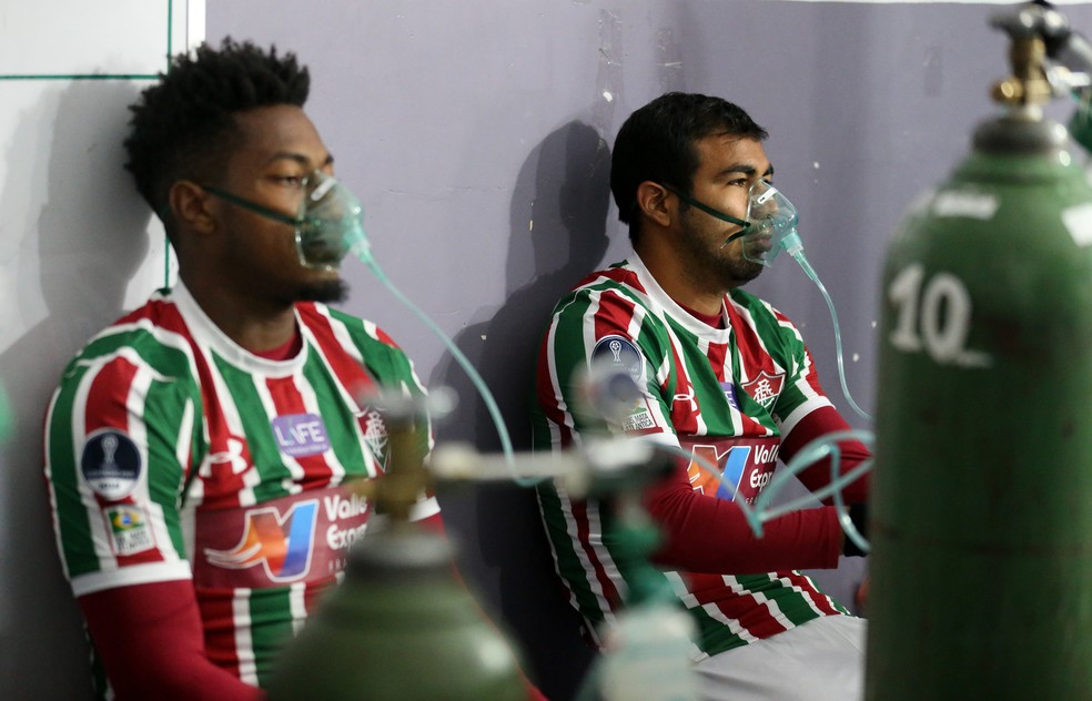 Fluminense usou cilindros de oxigênio em Potosí — Foto: Lucas Merçon