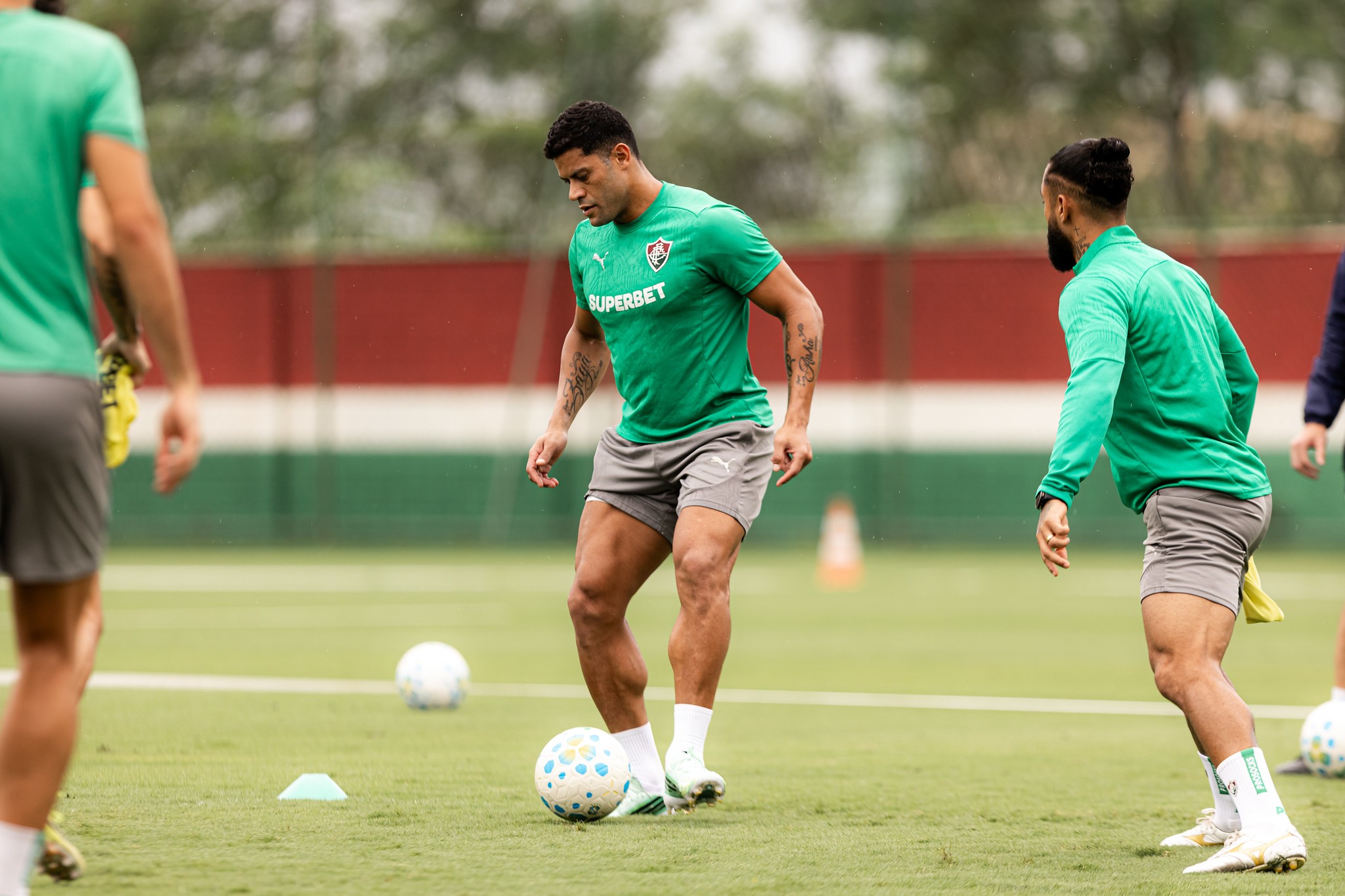 Fluminense pode perder três titulares por cartões em clássico contra Flamengo e enfrenta Coritiba com nove pendurados