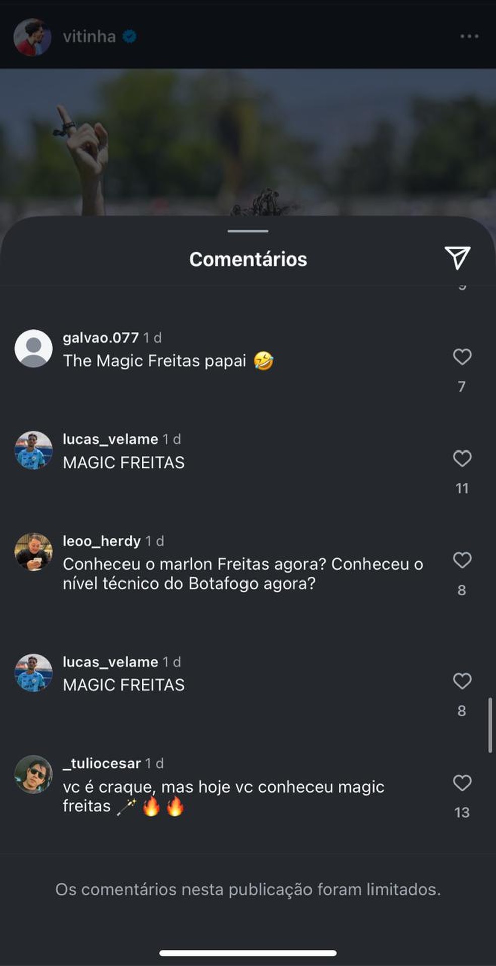 Torcedores do Botafogo comentam em foto de Vitinha — Foto: Reprodução