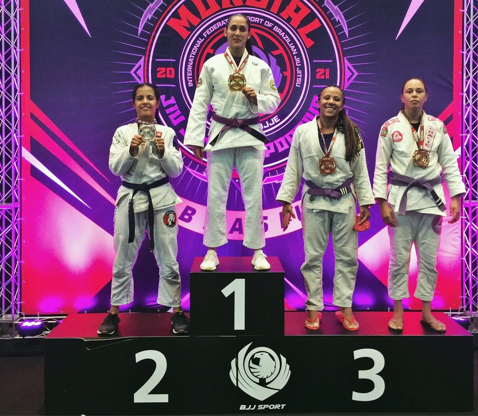 Campeã mundial de Jiu-jitsu, lutadora sobreviveu de doações na pandemia:  comecei a vender trufa no sinal, sul de minas